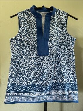 Charter Club Blue and White Sleeveless Floral Split-Neck Tunic S/M fit
